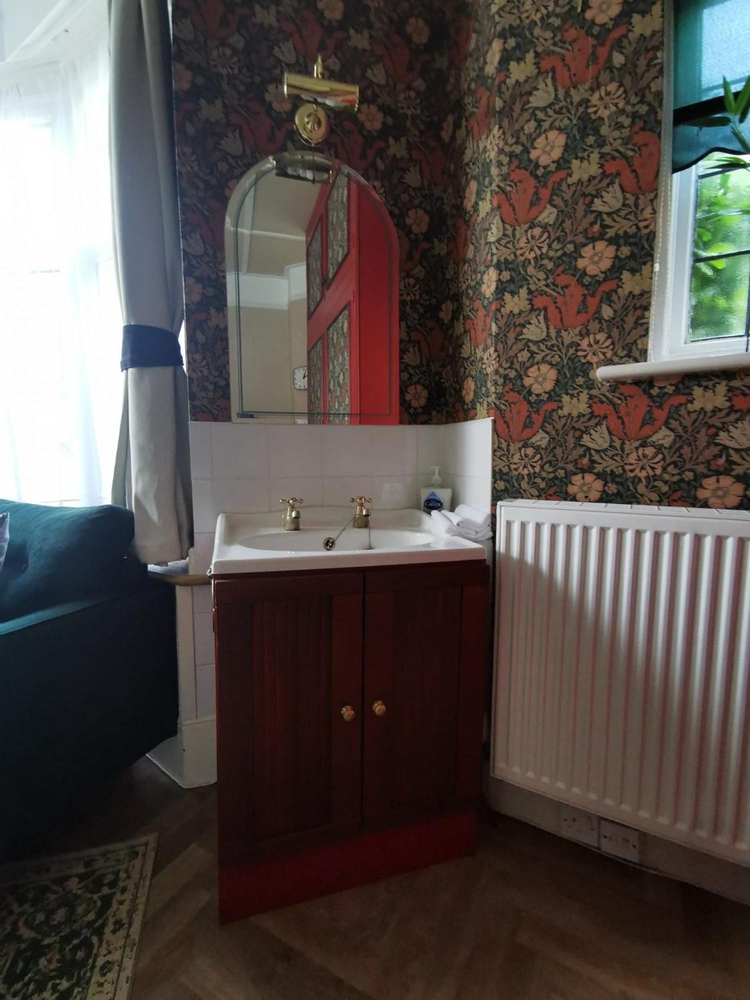 William Morris, Spacious Ground Floor Lux Double Bedroom Bexhill-on-Sea Dış mekan fotoğraf